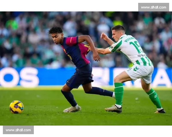 托万重返法甲!朗斯敲定世界杯冠军,600 万欧打造中场核心 托万重返法甲!朗斯敲定世界杯冠军,600 万欧打造中场核心