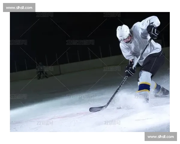 黑色的精灵在冰上跳跃，冰球直播，看见体育的无限可能！